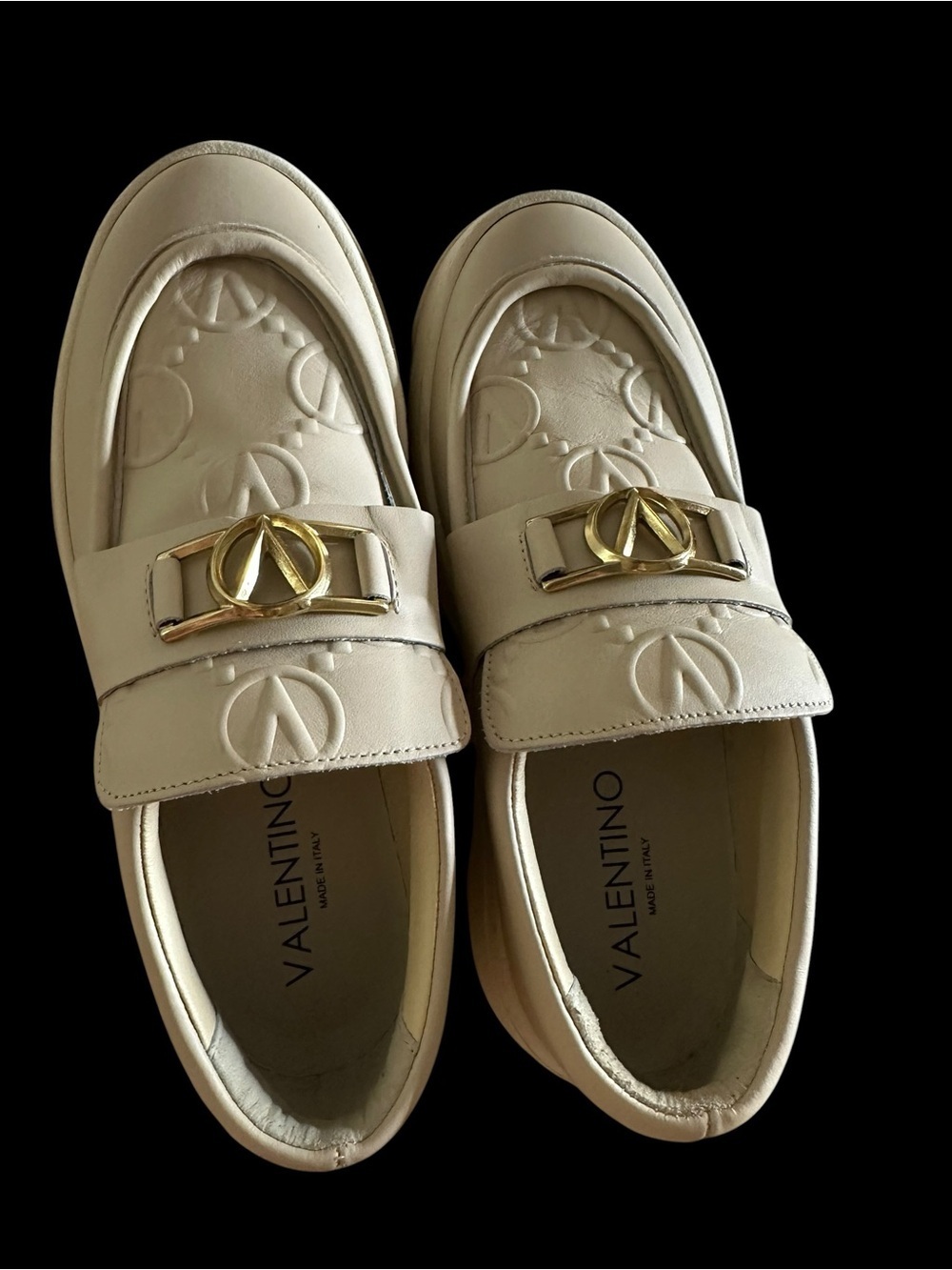 Valentino Cream Embossed Leather Loafers with Gold V-Logo size 7 - Picture 2 of 11